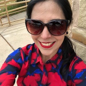 Meet your Posher, Claudia